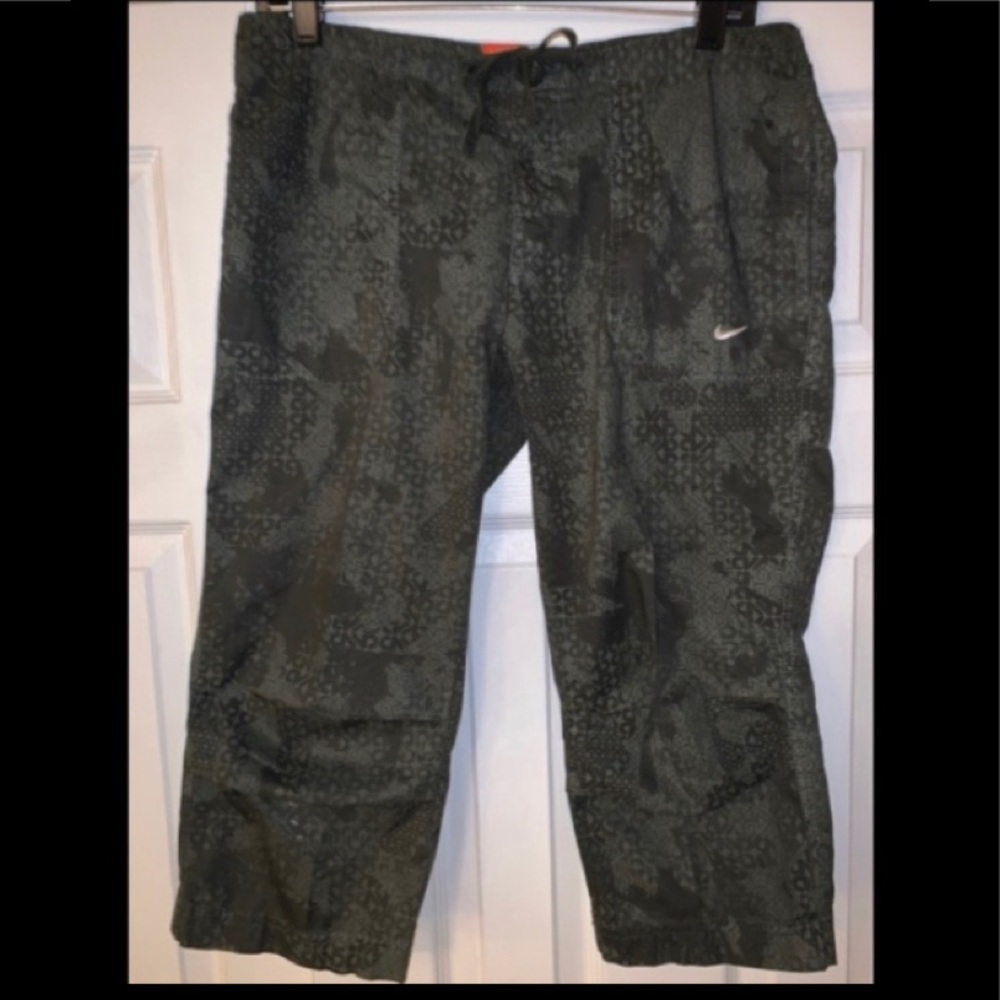 Nike Capris, Size Medium